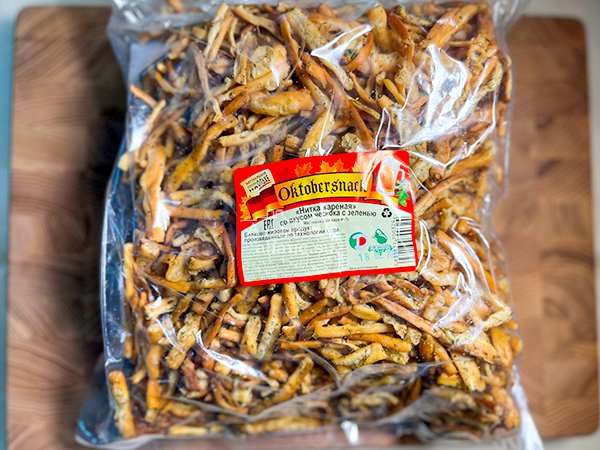 Нитка ЖАРЕНАЯ "Чеснок с зеленью" Oktobersnack 1 кг (сырный продукт) в Протвино