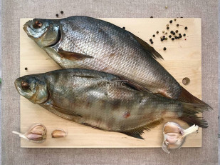 Кальмар палочки х/к: Лещ цимлянский вяленый